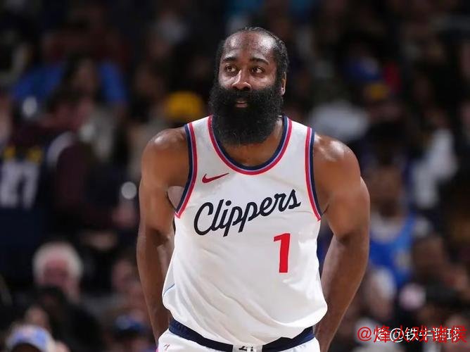 文班手感不佳仅5中1得6分 马刺不敌雷霆 开拓者险胜快船