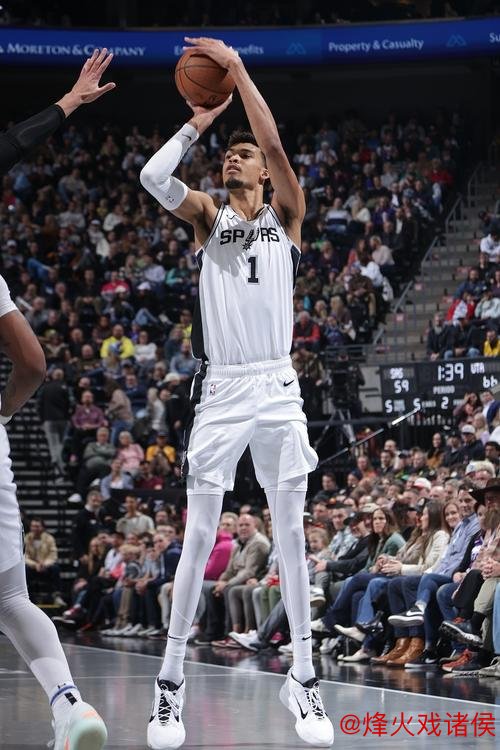 文班缺席马刺逆袭雷霆 独行侠狂胜鹈鹕豪取3连胜