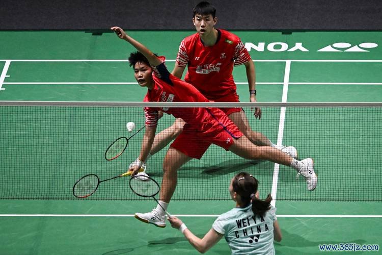 马来西亚羽毛球公开赛：国羽三对混双组合挺进八强