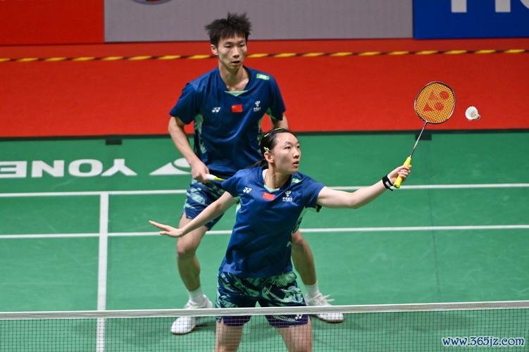 马来西亚羽毛球公开赛：国羽三对混双组合挺进八强