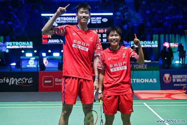 马来西亚羽毛球公开赛：国羽三对混双组合挺进八强