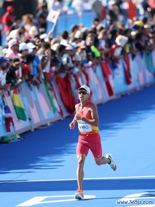 马来西亚选手勇夺山西垂直登高赛冠军