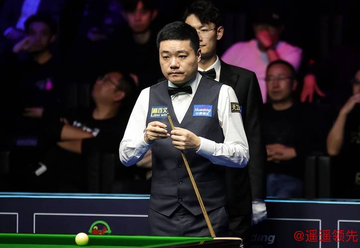 丁俊晖夹缝求生，年轻00后抢占赛场风头，中英对比暴露人才培养真相